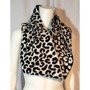 100% Acrylic Black & White Print Infinity Loop Scarf